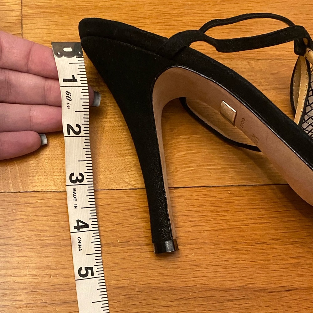 Elegant Black and Gold Women's Heels - Picture 9 of 11
